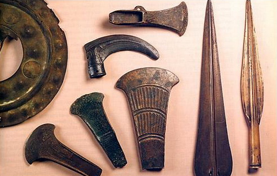 Из чего делались орудия труда в бронзовом веке