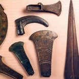 Из чего делались орудия труда в бронзовом веке ?