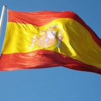 На каком языке поют государственный гимн Испании ?